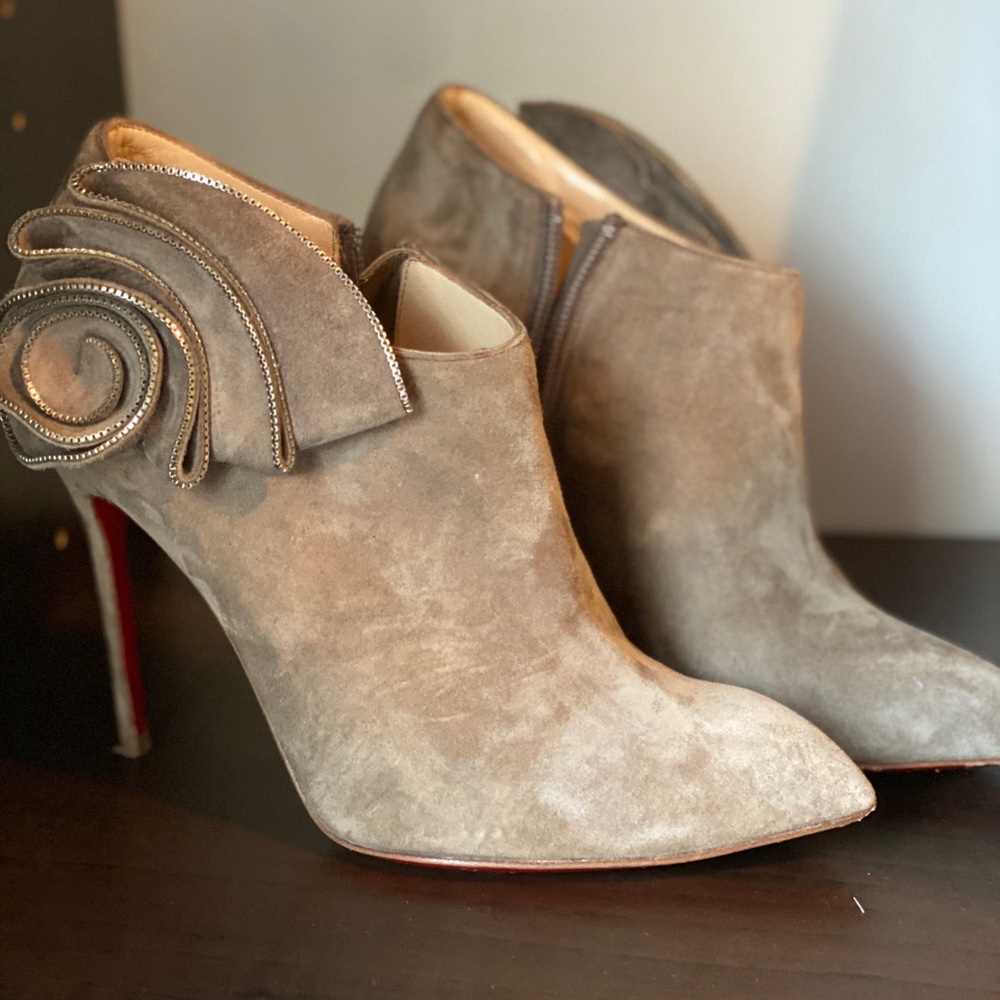 Christian Louboutin Suede Bootie 35.5